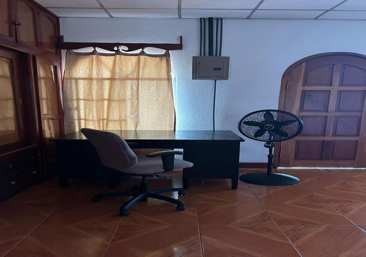 Casa Robles - Room close to Airport #1 Managua Exterior foto